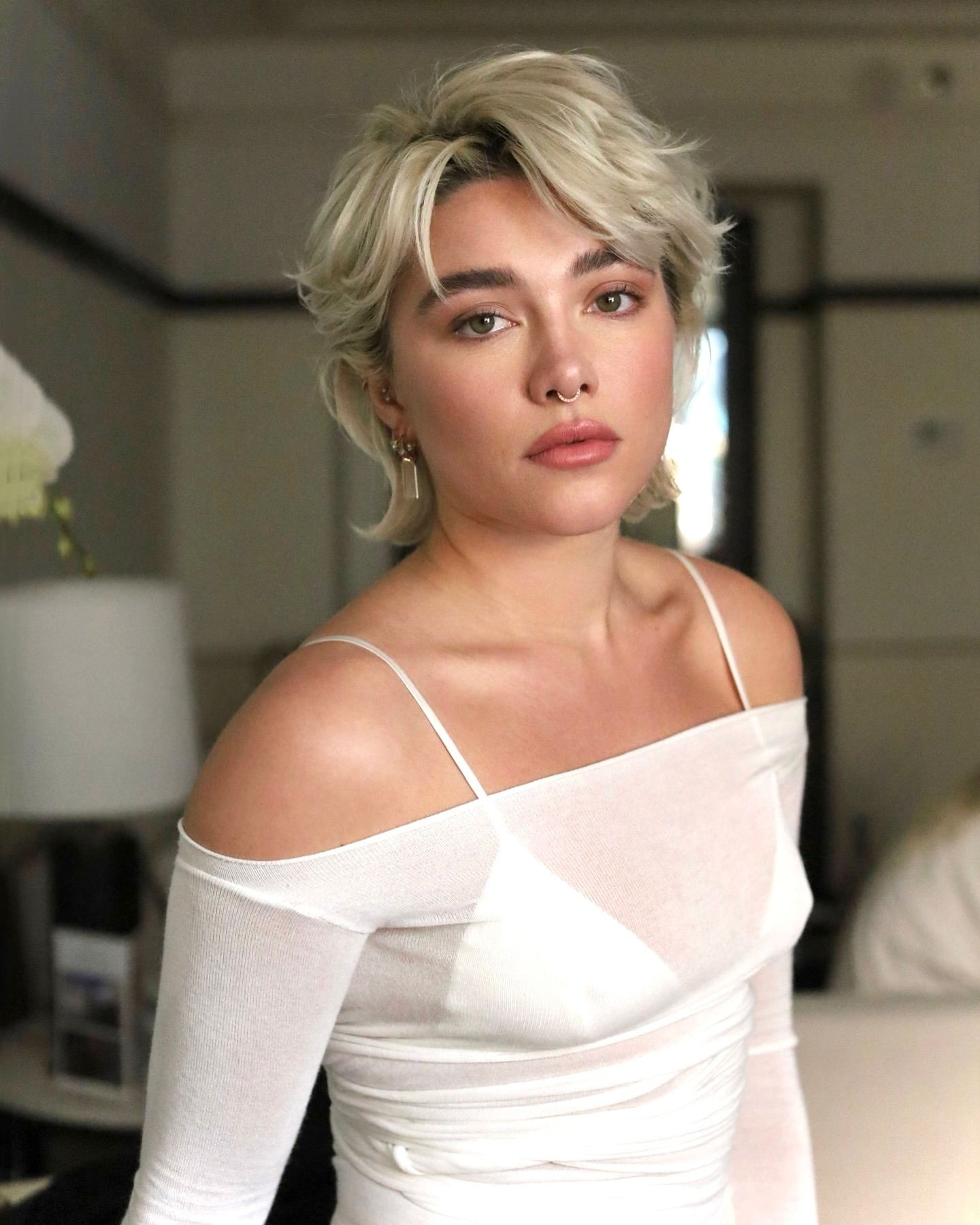 Florence Pugh with natural lashes