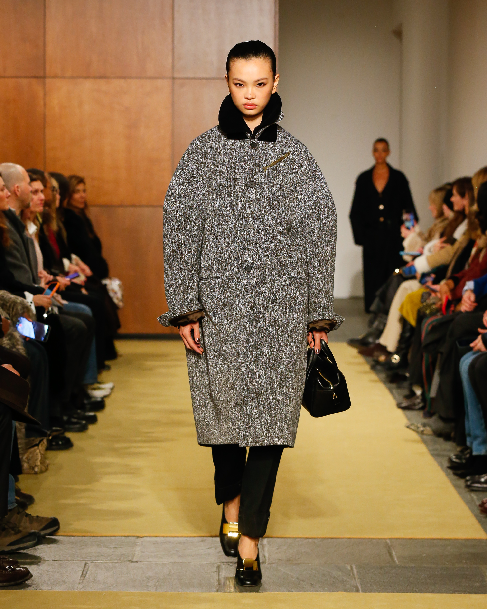 Tory Burch F/W 26 runway model.