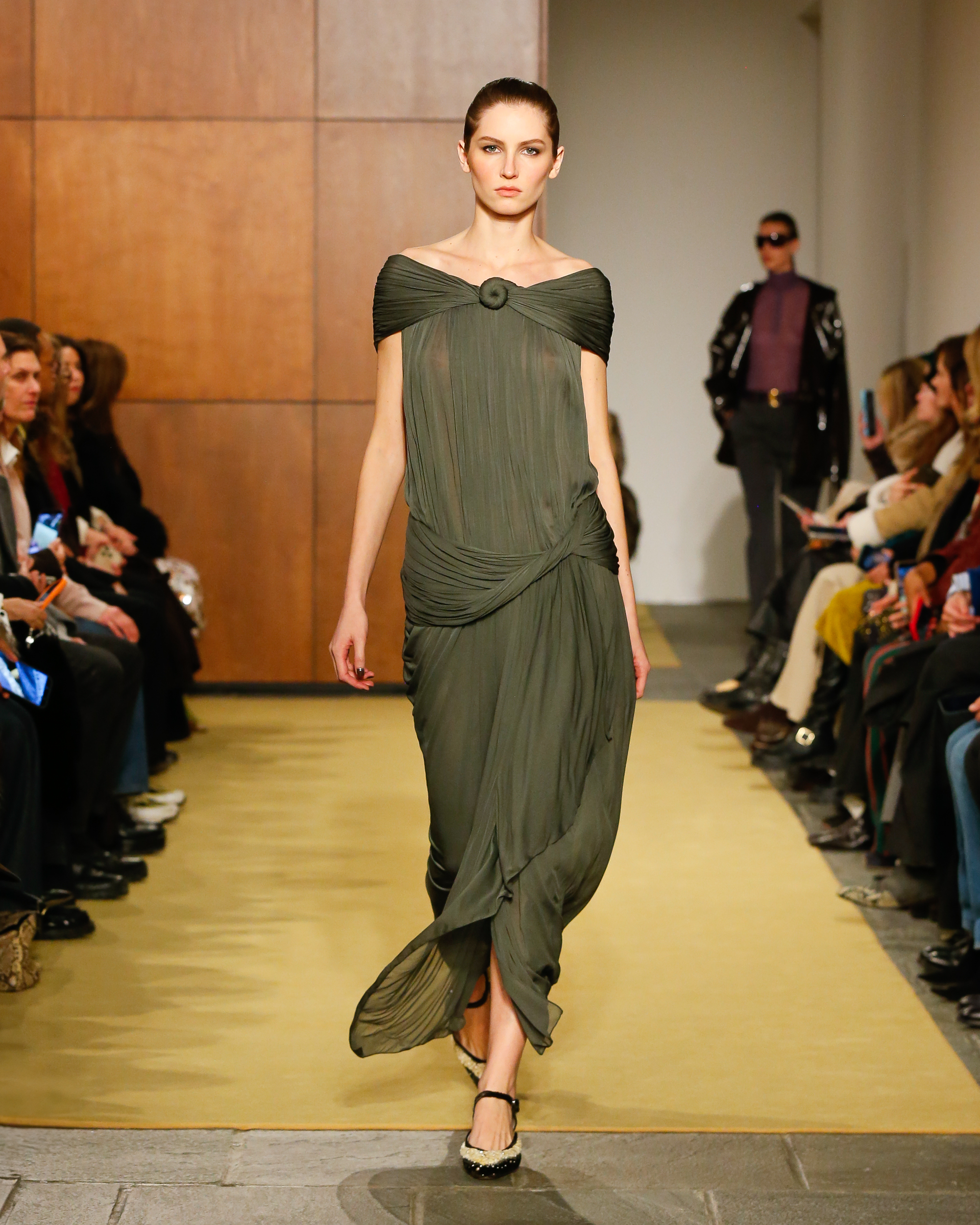 Tory Burch F/W 26 runway model.