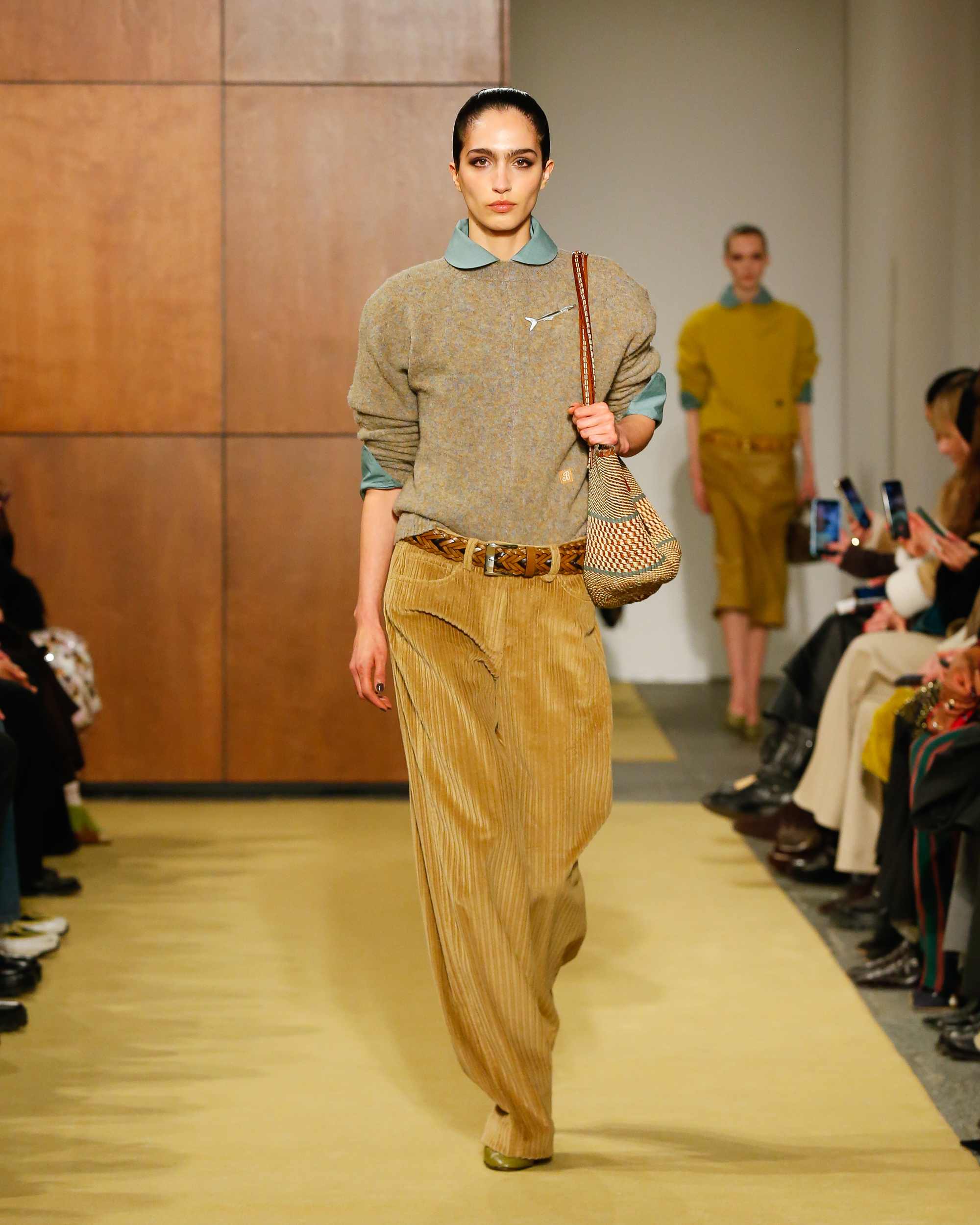 Tory Burch F/W 26 runway model.