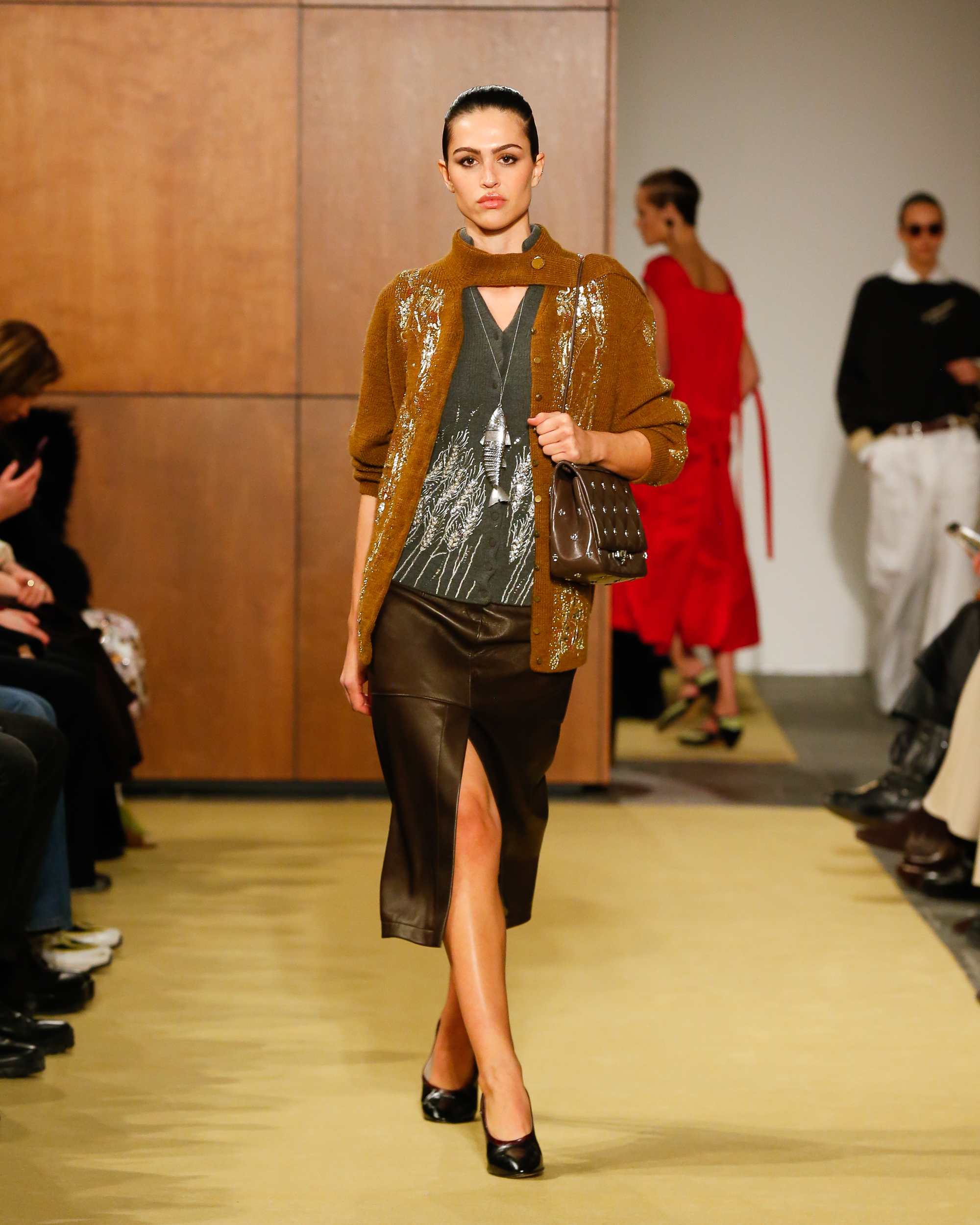 Tory Burch F/W 26 runway model.