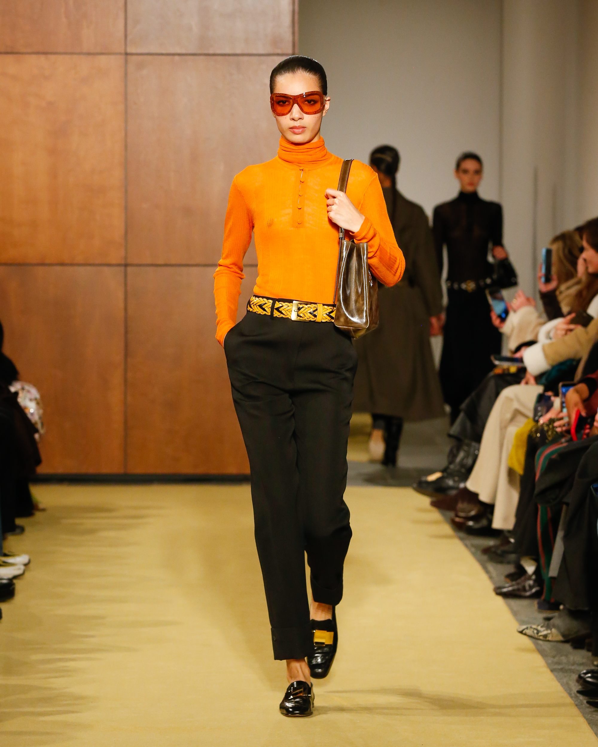 Tory Burch F/W 26 runway model.