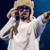 Bad Bunny’s ‘DeBÍ TiRAR MáS FOToS’ Returns to No. 1 on the Billboard 200