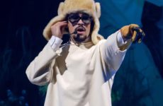 Bad Bunny’s ‘DeBÍ TiRAR MáS FOToS’ Returns to No. 1 on the Billboard 200