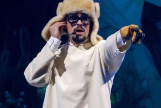 Bad Bunny’s ‘DeBÍ TiRAR MáS FOToS’ Returns to No. 1 on the Billboard 200