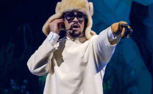 Bad Bunny’s ‘DeBÍ TiRAR MáS FOToS’ Returns to No. 1 on the Billboard 200