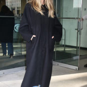 Every L.A. Girl Who Visits NYC Packs This Exact 3-Piece Outfit