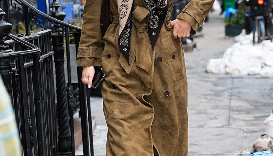 FYI: If You Wear This Cool-Girl Accessory Trend With Jeans, People Will Know You Have Good Style