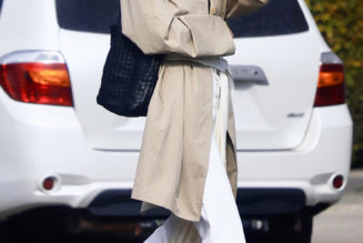 FYI: White Jeans Look Chicest With Shoes in This Non-Trendy Color