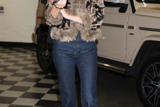 How to Look Chic This Spring: Wear This Denim Trend and Color With Flats