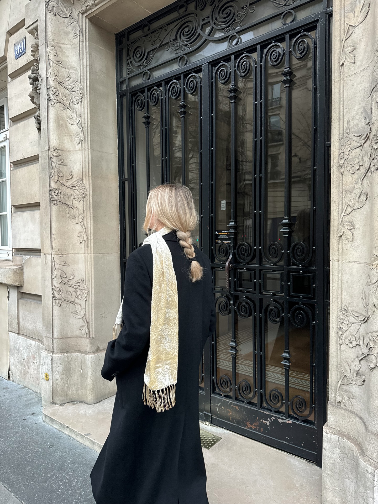 An image of @josefinehj wearing a tassel scarf, one of the biggest minimalist spring 2026 trends.