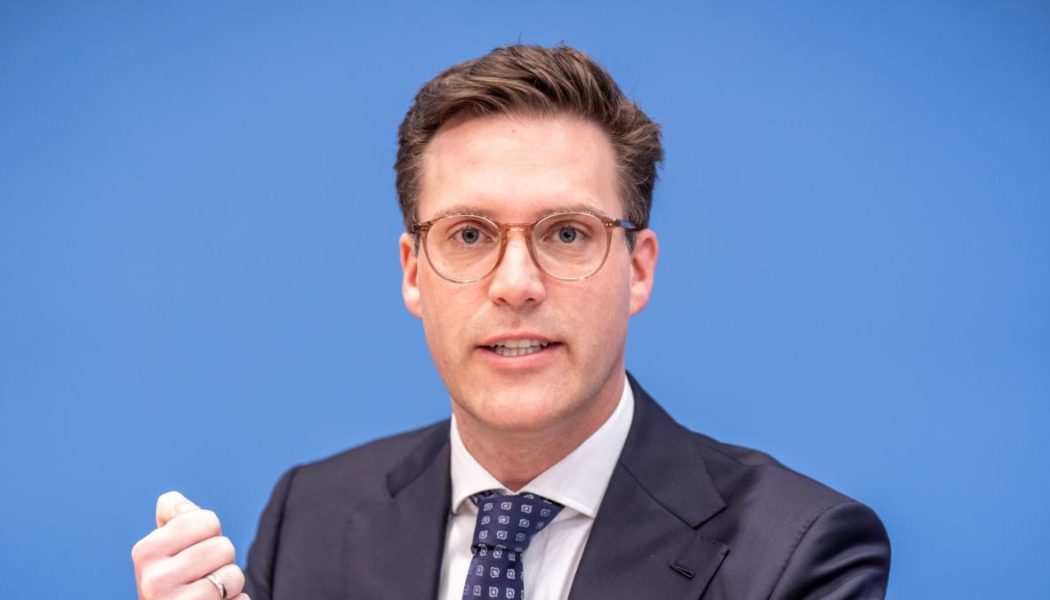 Manuel Hagel steht zur Teilzeit: „Für Mamas und Papas ist das Alltag“