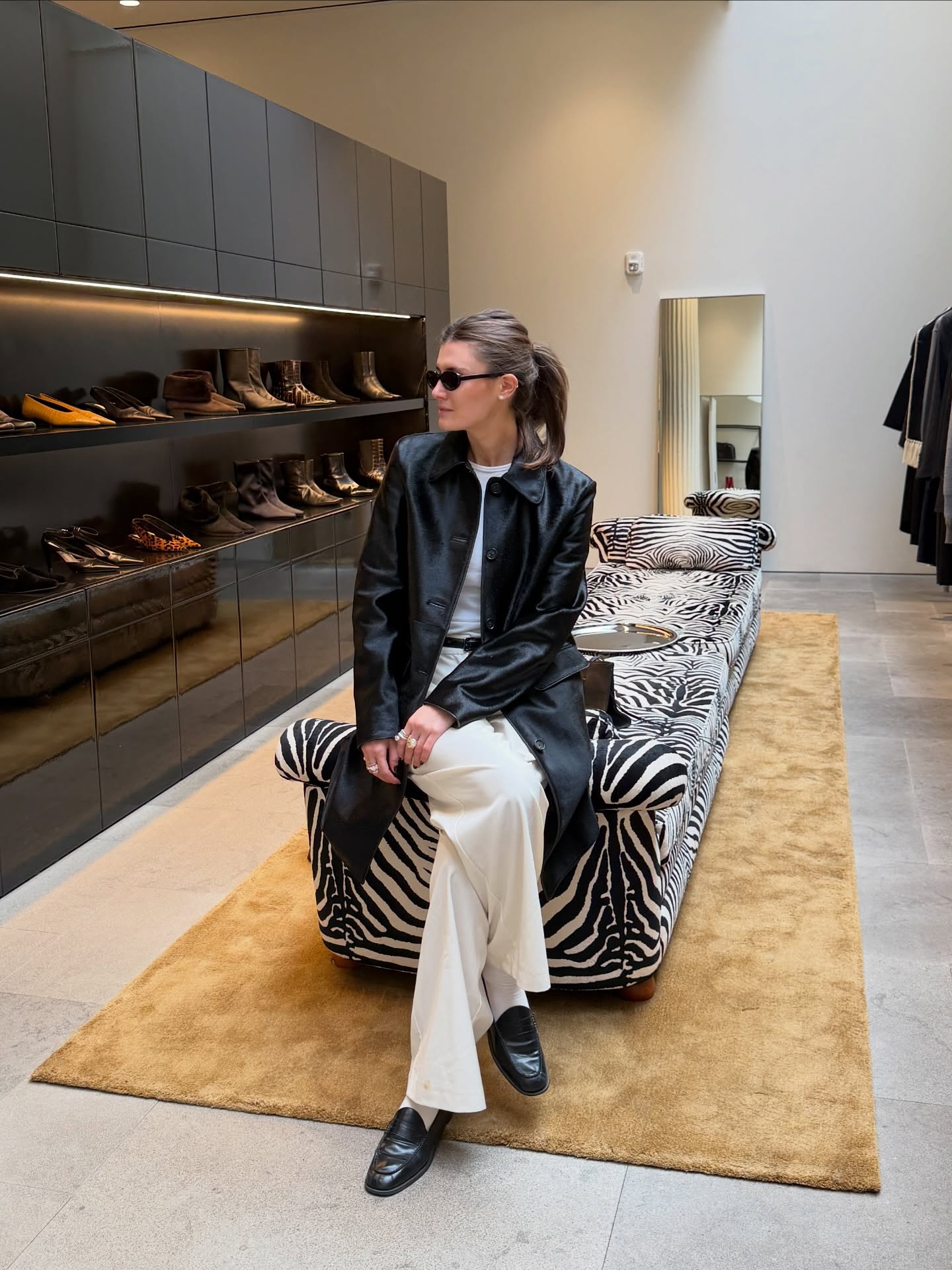 An image of @cocoschiffer wearing gathered loafers.