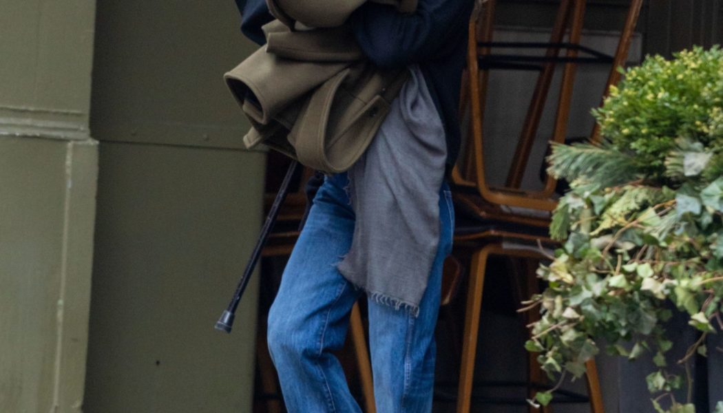 Not Stovepipes, Not Skinny—Jennifer Aniston Just Wore the Denim Trend That Looks Best With Heeled Boots