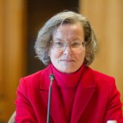 Teilzeit und Lifestyle: Scharrenbach setzt Giesinger-Song gegen Lifestyle-Debatte