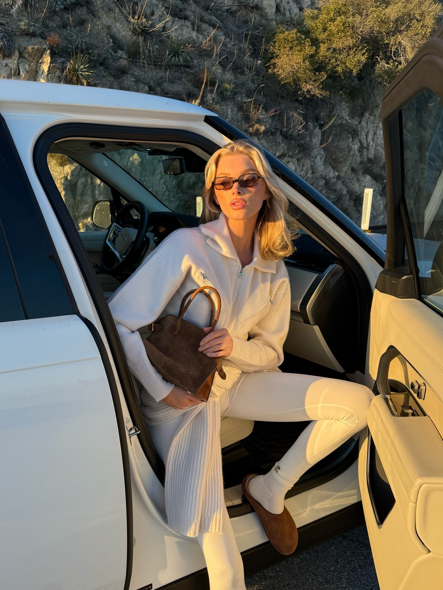 Elsa Hosk wears a celebrity leggings outfit 2026. She wears a full length legging.