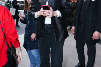 The It Girl Who Plays CBK on TV Just Arrived in Milan Wearing *the* Black Jeans Outfit of 2026