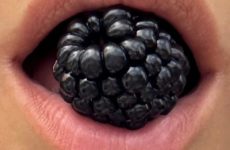 According to Manicurists and My IG Feed, Mixed Berry Nails Will Be on the Chicest Hands This Spring