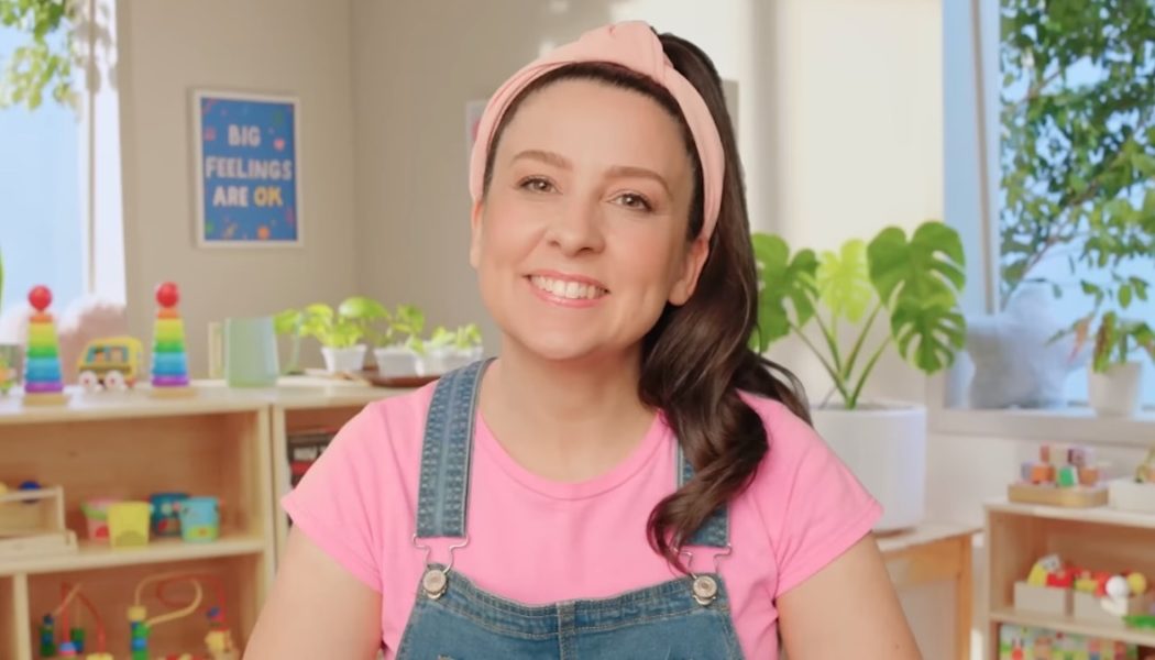 Children's Creator Ms. Rachel Fighting to Close Texas ICE Facility That's Detaining Children: "I Am Political"