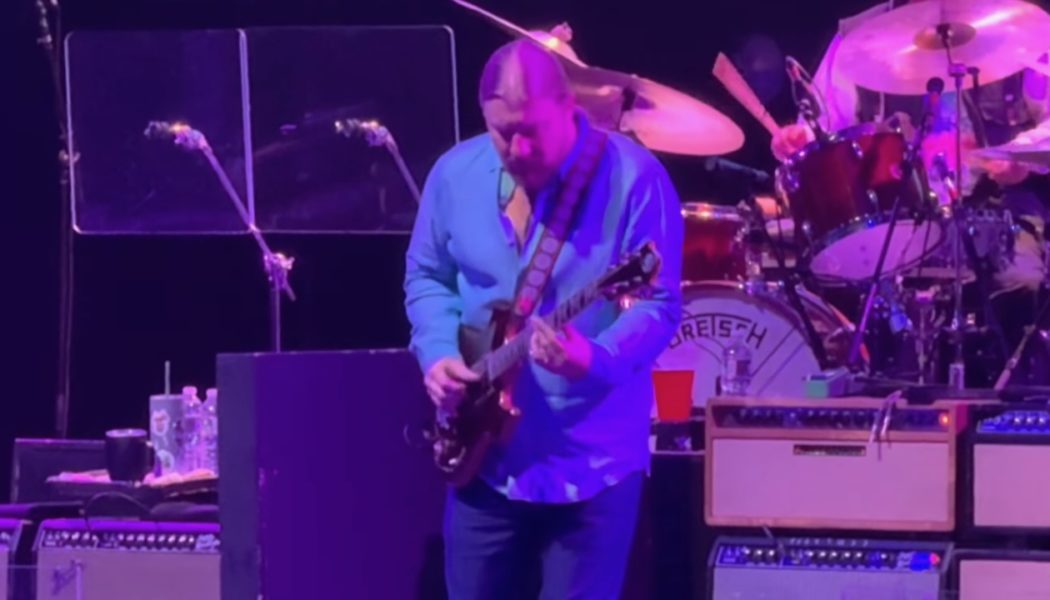 Derek Trucks Plays Jerry Garcia's "Tiger" Guitar in Concert Following $11.5 Million Auction Purchase