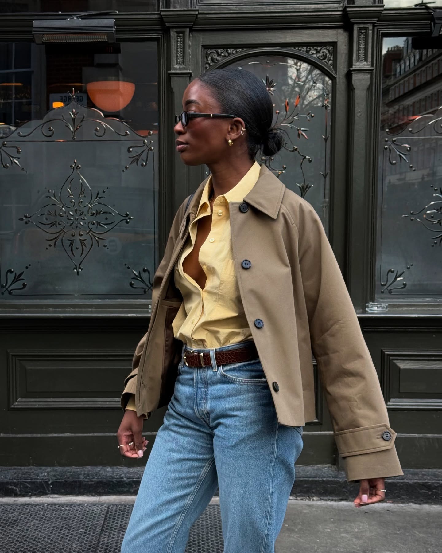 @_livmadeline wearing the cropped trench coat trend