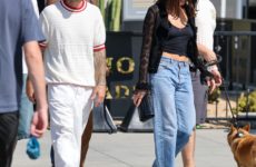 Forget Sneakers—Hailey Just Wore the Spring Shoe Chic Women Wear With Jeans to Look Expensive