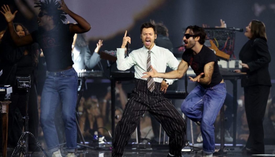 Harry Styles Opens the 2026 BRIT Awards with "Aperture": Watch