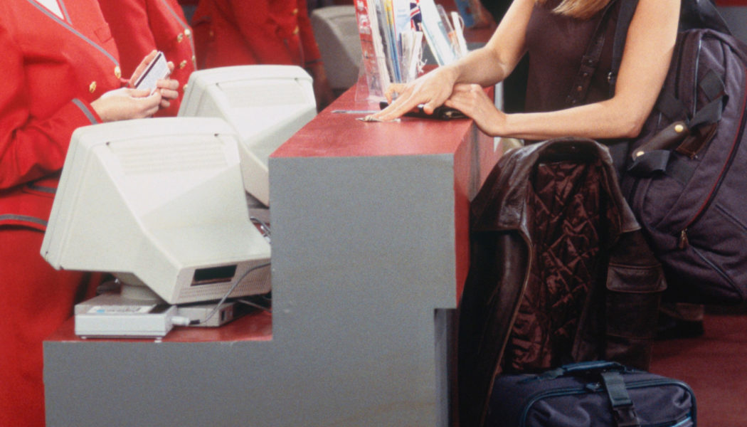 Jennifer Aniston Always Wears These Summer Shoes That I’d  Never Think of Flying In to the Airport