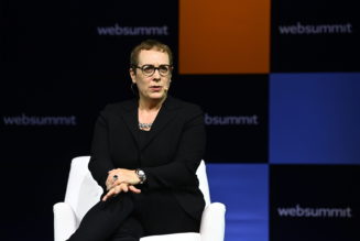 One of Grammarly’s ‘experts’ is suing the company over its identity-stealing AI feature