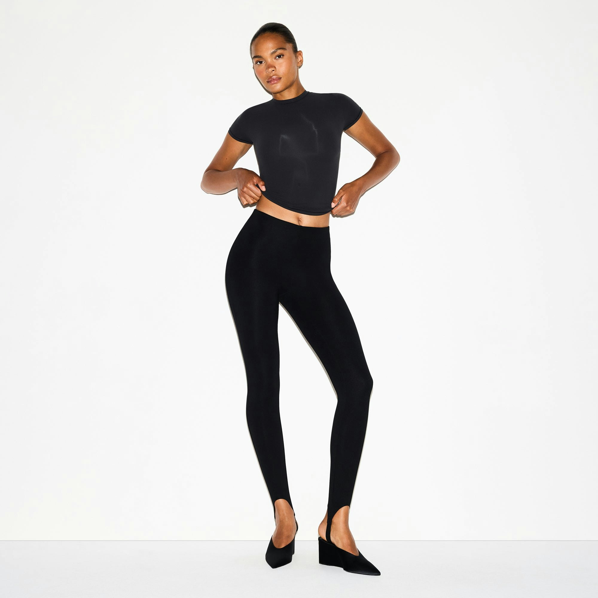 The Essential Collection High-Waisted Stirrup Legging | Obsidian | Xxs