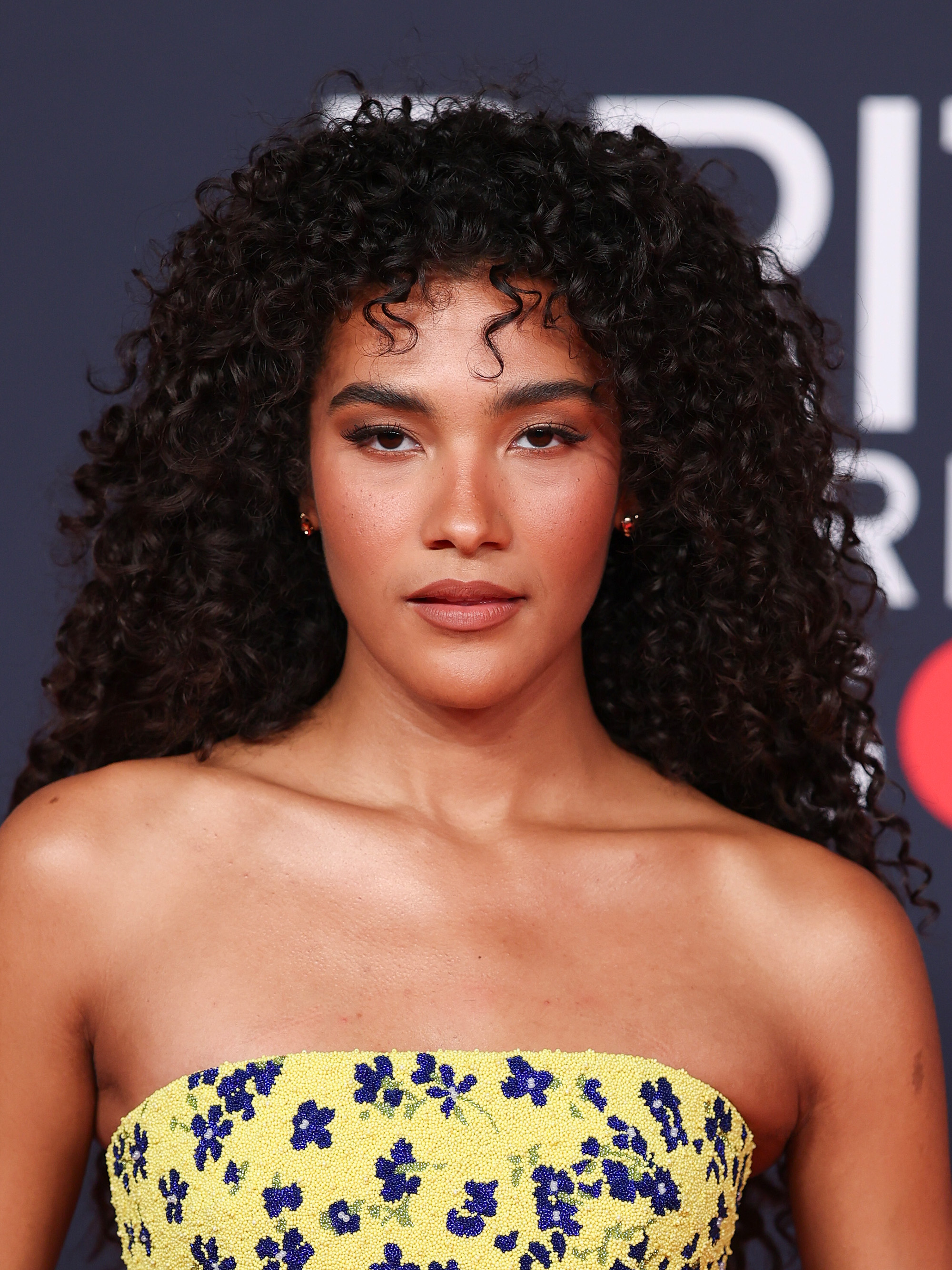 Olivia Dean attends The BRIT Awards 2026 with glossy, defined curls