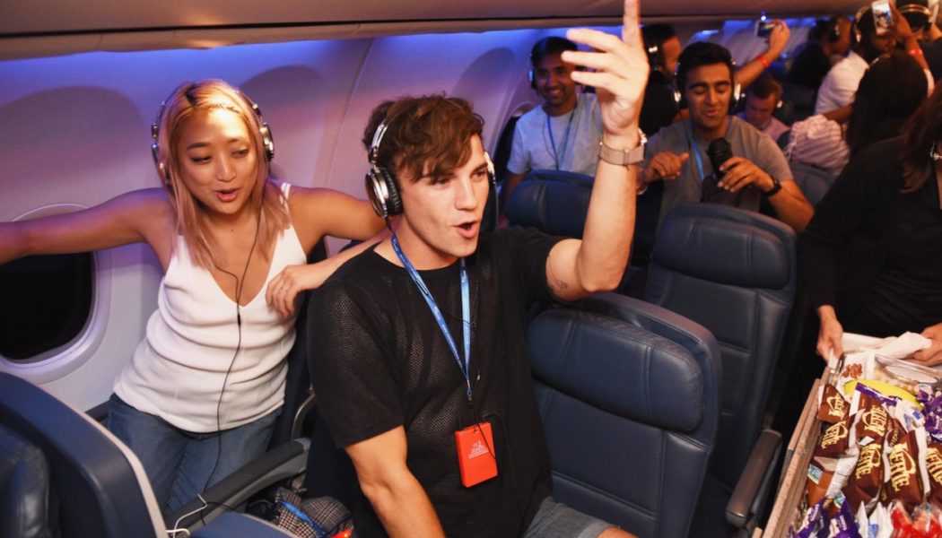 United Airlines Will Now Permanently Ban People Who Don't Use Headphones on Flights