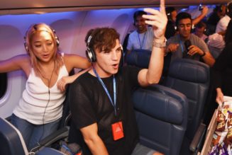 United Airlines Will Now Permanently Ban People Who Don't Use Headphones on Flights