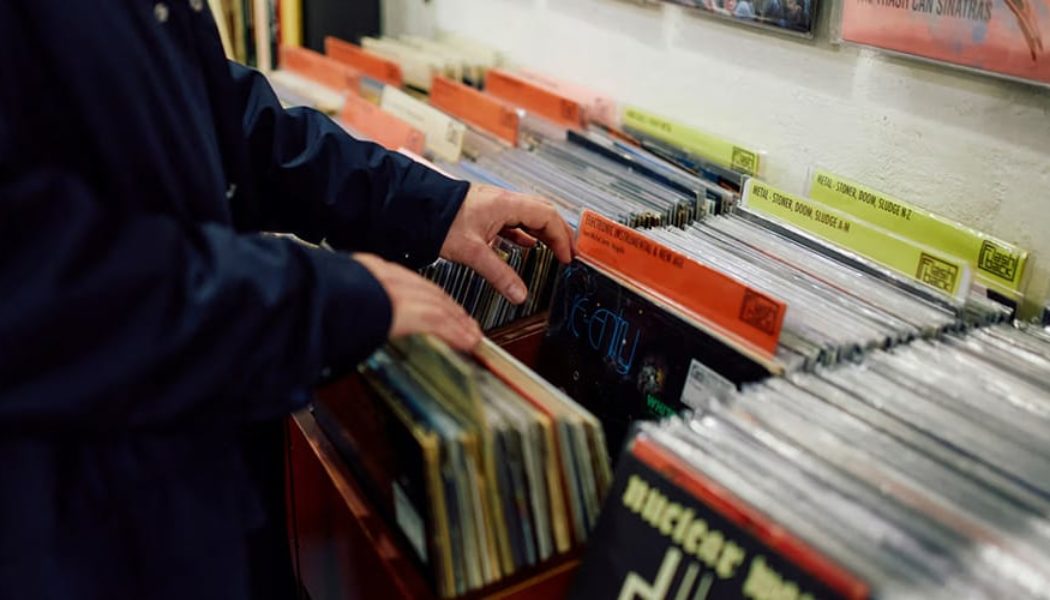 Vinyl LP Sales Surpass $1 Billion USD in 2025 for the First Time Since 1983