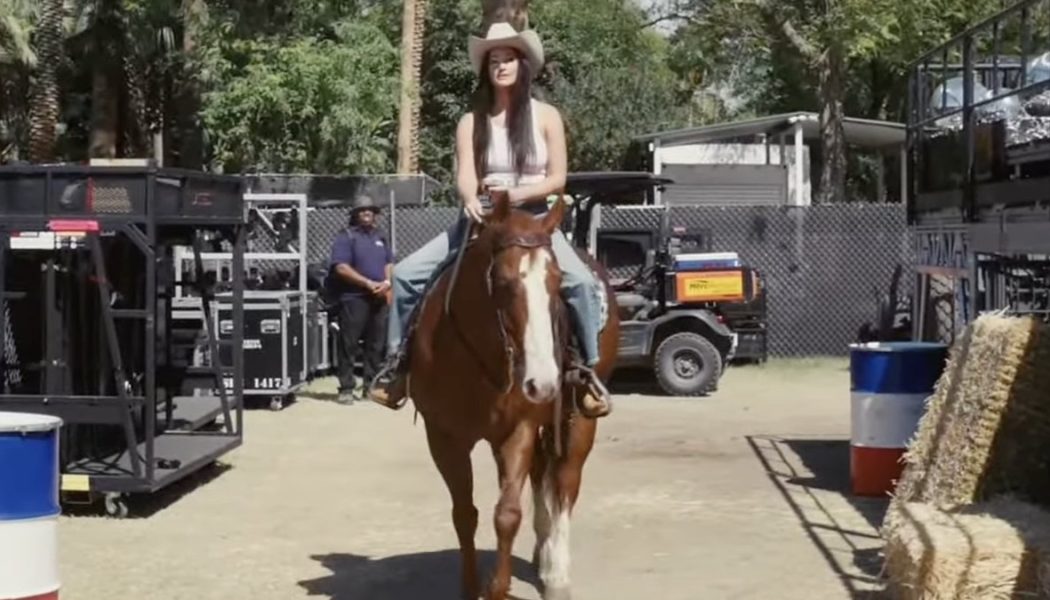 All Hail Kacey Musgraves and Her Horse-Riding, George Strait-Covering, New Music Premiering Coachella Set