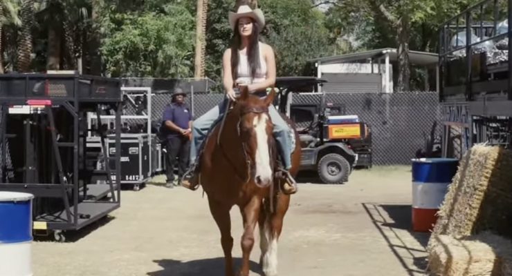 All Hail Kacey Musgraves and Her Horse-Riding, George Strait-Covering, New Music Premiering Coachella Set