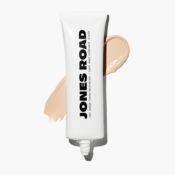 Beauty Insiders With Mature Skin Are Ditching Heavy Foundations for These 8 Tinted Moisturizers