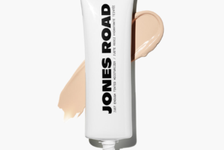 Beauty Insiders With Mature Skin Are Ditching Heavy Foundations for These 8 Tinted Moisturizers