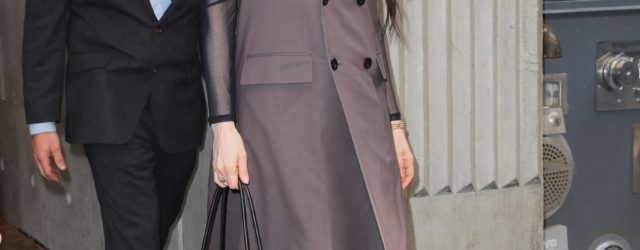 Crossbody Bags Are So '06 Andy Sachs—Anne Hathaway's New One Is Fresher