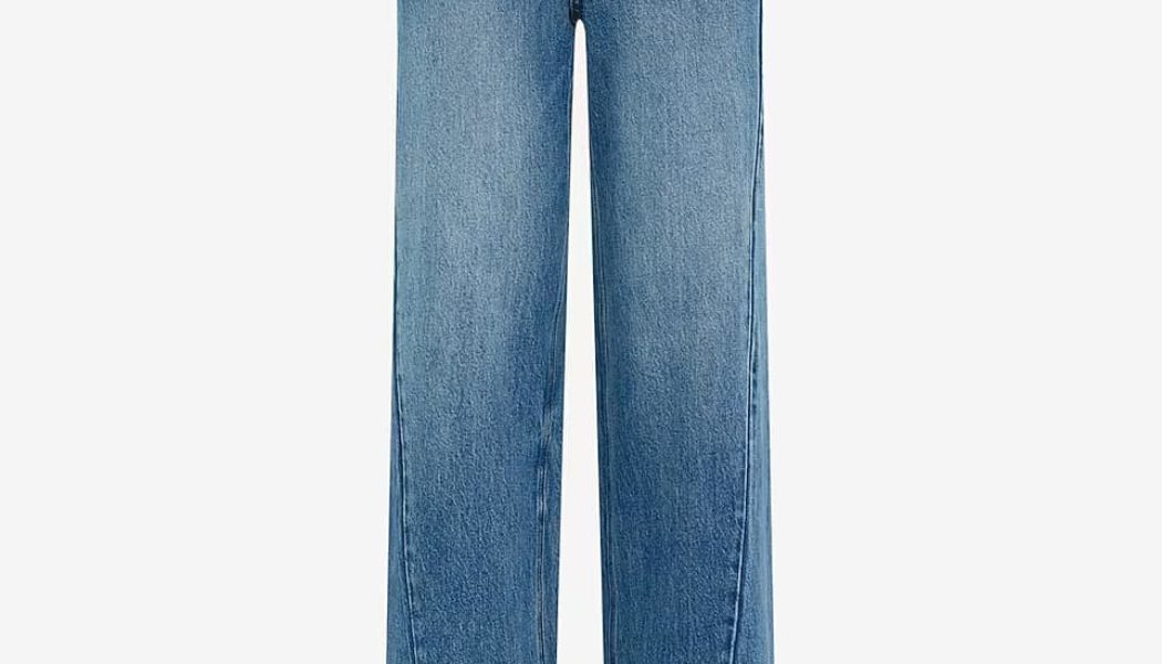 Every Minimalist's Spring Capsule Wardrobe Includes These 48 Elegant Staples