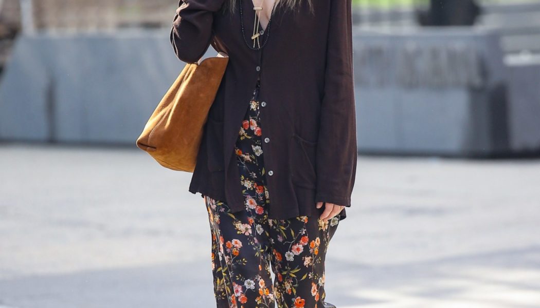 JLaw Just Styled The Row’s Viral Flip Flops With the Anti-Jeans Trend I Never Expected Her to Wear