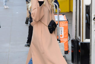 Lauren Conrad Knows Cropped Jeans Look Best With This Flat-Shoe Trend