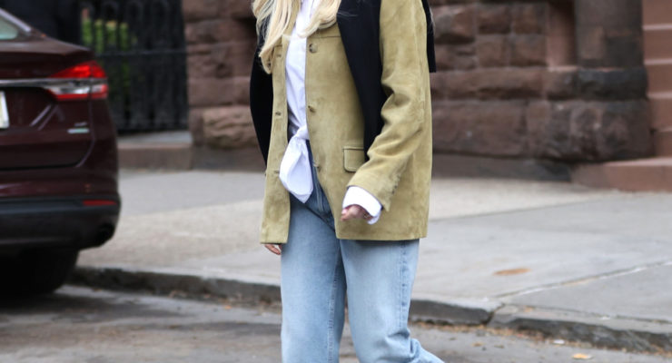 Light-Wash Jeans Are So Back—These Are the Anti-Trend Shoes They Look Best With