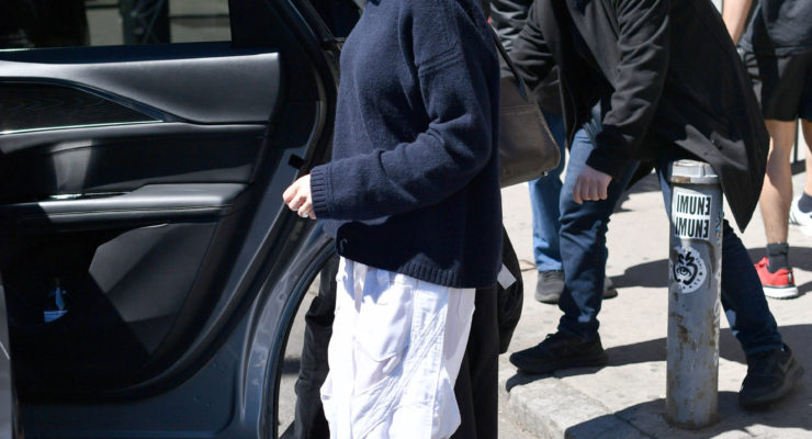 Not Jeans—Jennifer Lawrence Wore Flats With Summer's Chicest Pant Trend