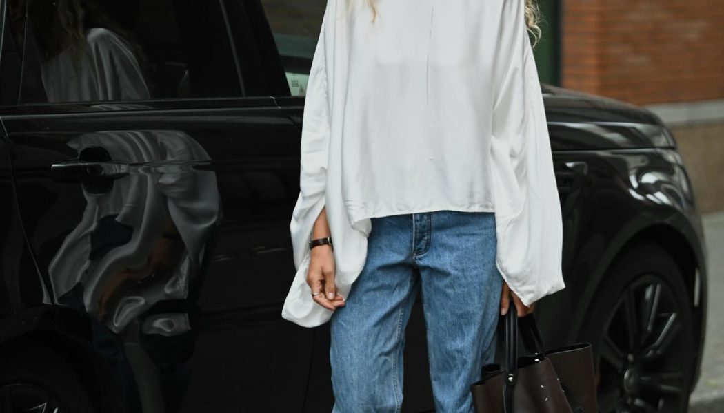 The Five Accessory Trends French Women are Really Wearing in Spring 2026