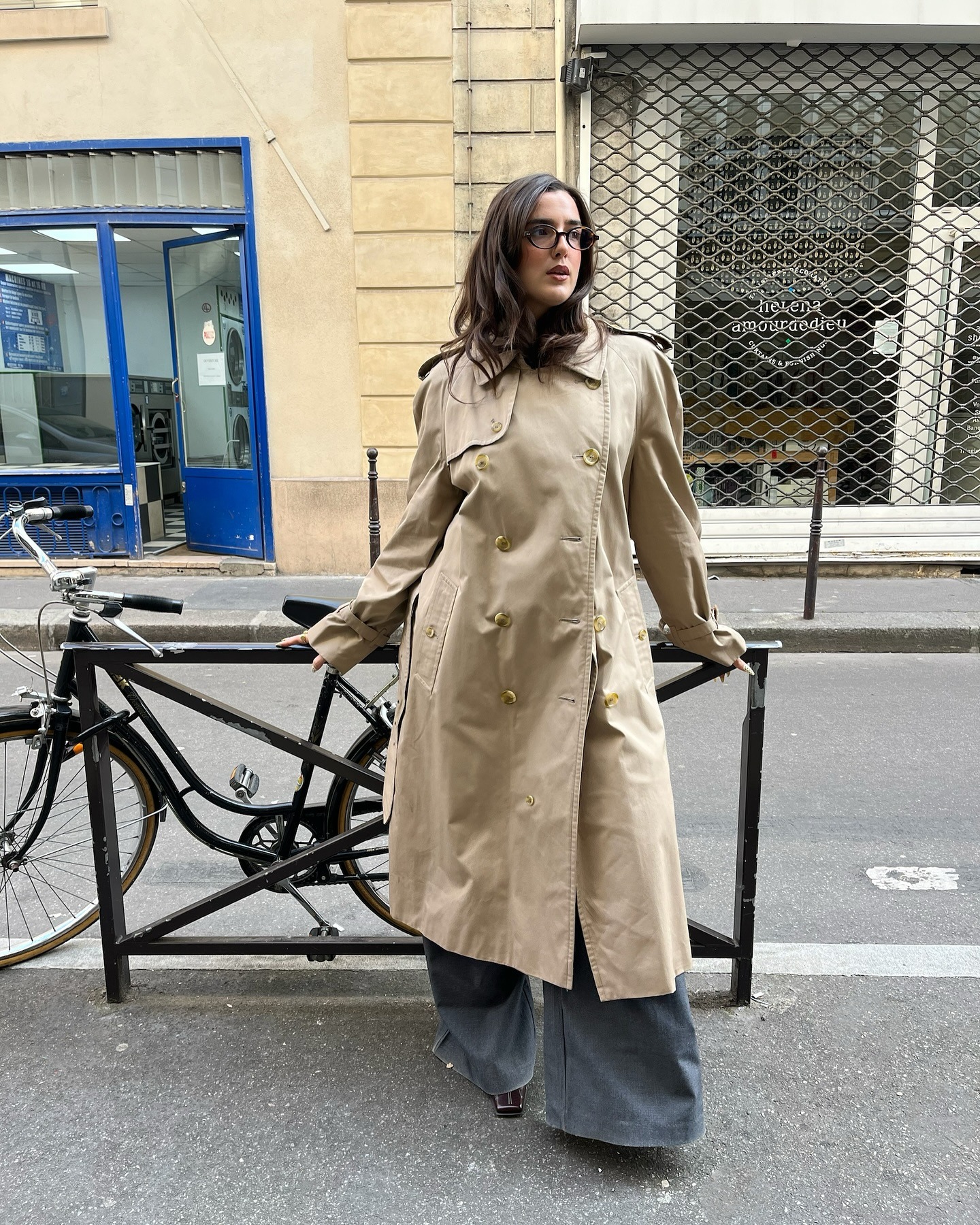 @_paulineleroy_ in a Parisian trench coat outfit