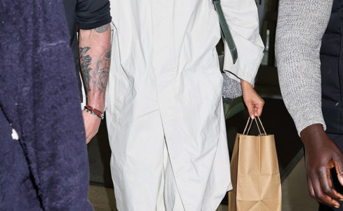 Zendaya Doesn't Do Leggings and Sneakers at the Airport—She Wears This Skirt With It Flats