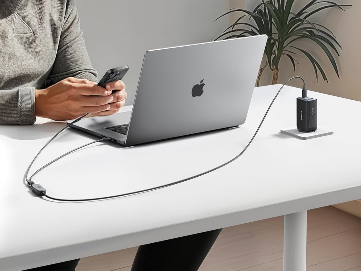 Anker 140W 2-in-1 USB-C to USB-C Cable Press Image