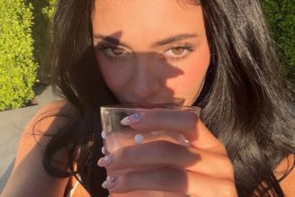 Bedazzled Nails Are *So* Back—3 Celebs Just Cosigned the Maximalist Trend