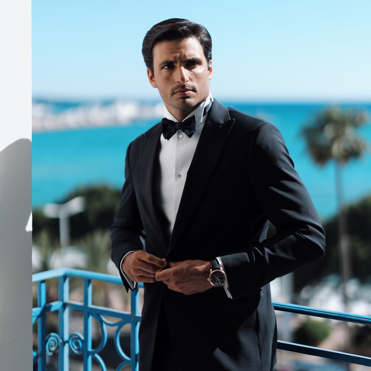 Carlos Sainz wearing a suit.